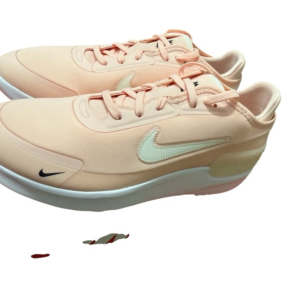 Nike NWT women’s sneakers - Picture 7 of 7